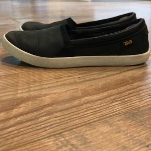 Teva women’s willow leather slip on shoe